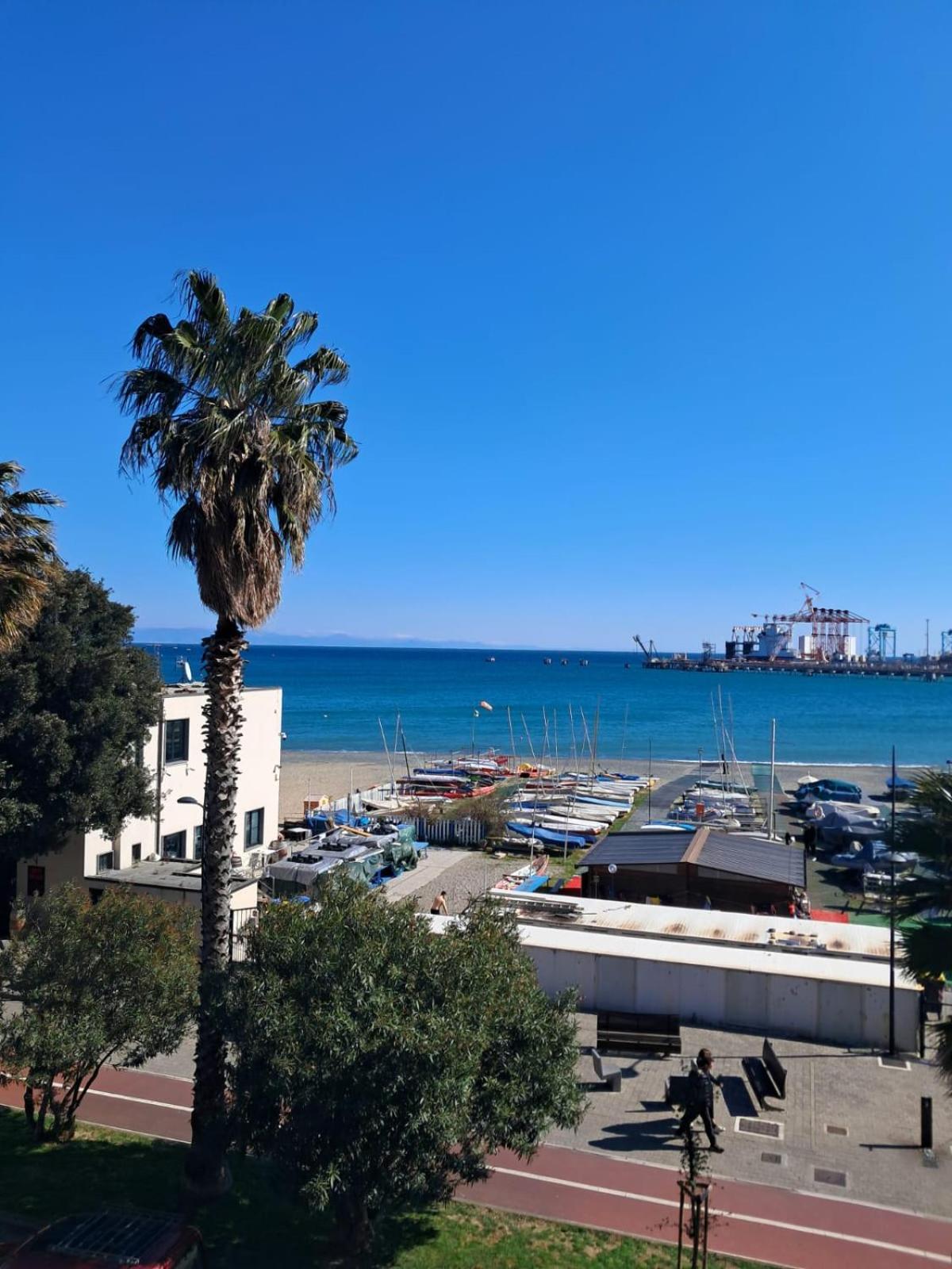 Vado Sul Mare Apartment วาโด ลีกูเร ภายนอก รูปภาพ
