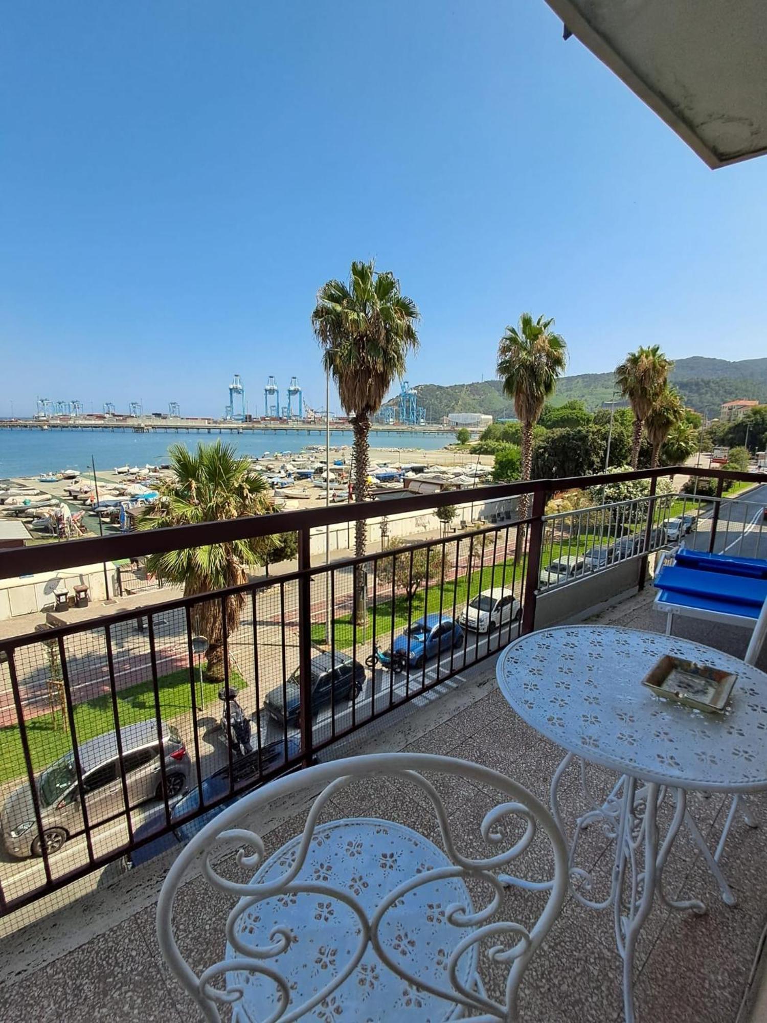 Vado Sul Mare Apartment วาโด ลีกูเร ภายนอก รูปภาพ