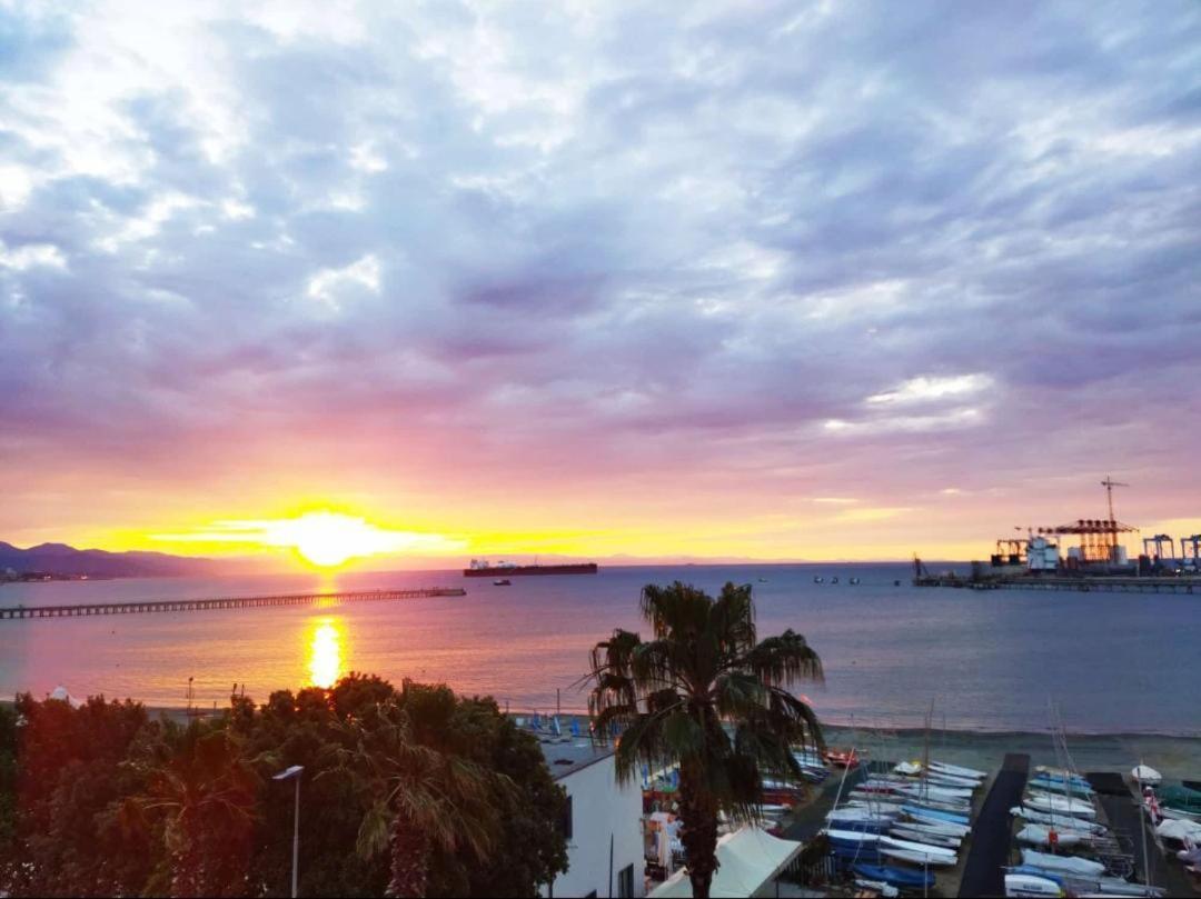 Vado Sul Mare Apartment วาโด ลีกูเร ภายนอก รูปภาพ